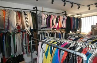 尋找2元外貿(mào)服裝批發(fā)的渠道與注意事項(xiàng)